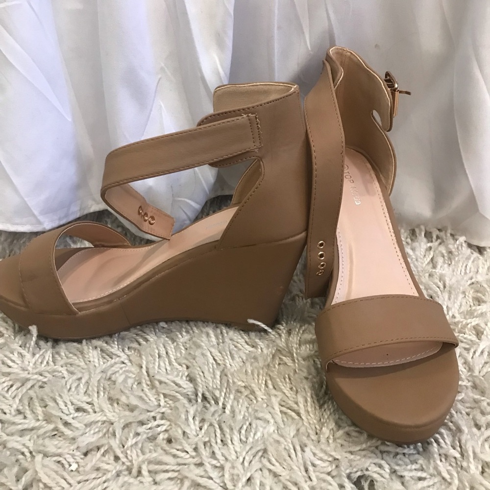 Nude Wedges